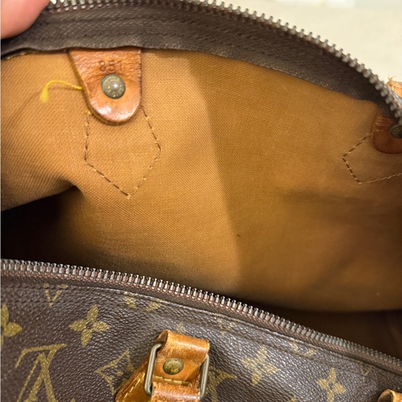 Authentic Louis Vuitton Monogram Canvas Handbag speedy 35 - Picture 6 of 16